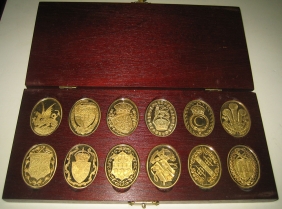 Κασετίνα με 12 ασημένια μετάλλια