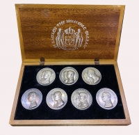 ΠΡΟΣΦΟΡΑ Κασετίνα με 7 Ασημένια Μετάλλια με τους Βασιλείς της Ελλάδος