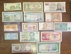 Λοτ 15 Ακυκλοφόρητα Χαρτονομίσματα από διάφορες χώρες