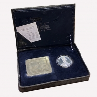 Rare silver medal with original box and plaquete 