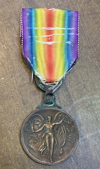Διασυμμαχικό Μετάλλιο Νίκης Ο Δύσκολος Τύπος (Το όνομα του χαράκτη εσωτερικά)