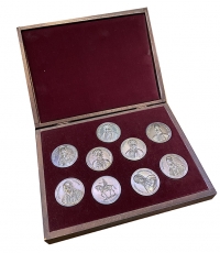 Κασετίνα με 9 Ασημένια μετάλλια 