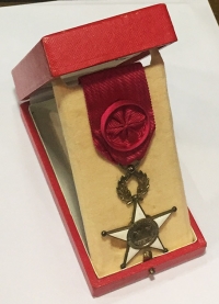 ΚΑΜΕΡΟΥΝ Order of Valuer Officers  Στο κουτί του 