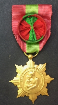 FRANCE Medal For Mother