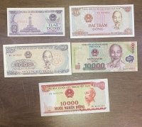VIETNAM Lot of 5 Notes (4 Unc and1 XF)