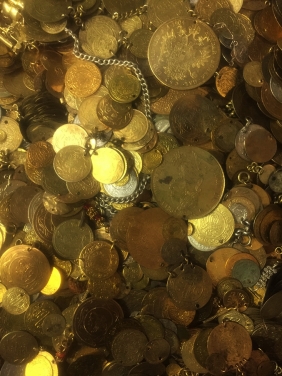 400 Copy coins of traditional costume