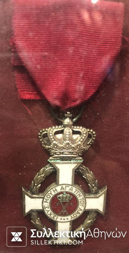 Ξίφος (προπολεμικό) μαζί με τα μετάλλια και μια απονομή Αριστείου Ανδρείας Ταγματάρχη