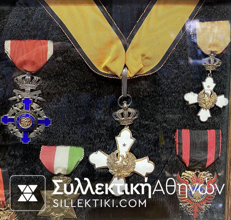 Κάδρο με 11 Μετάλλια και τις μινιατούρες στους