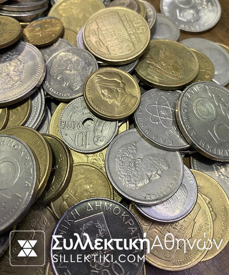 200 Ελληνικά νομίσματα από την εποχή του Γεωργίου 1ου, έως και τις τελευταίες Δραχμές του 2000 σε πολυτελή ξύλινη κασετίνα