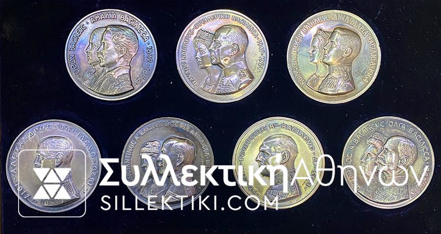 ΟΙ ΒΑΣΙΛΕΙΣ ΤΗΣ ΝΕΩΤΕΡΑΣ ΕΛΛΑΔΟΣ Πολυτελής ξύλινη κασετίνα με 7 ασημένια μετάλλια με το πιστοποιητικό της