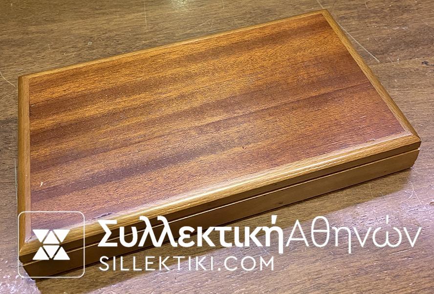 ΟΙ ΒΑΣΙΛΕΙΣ ΤΗΣ ΝΕΩΤΕΡΑΣ ΕΛΛΑΔΟΣ Πολυτελής ξύλινη κασετίνα με 7 ασημένια μετάλλια με το πιστοποιητικό της
