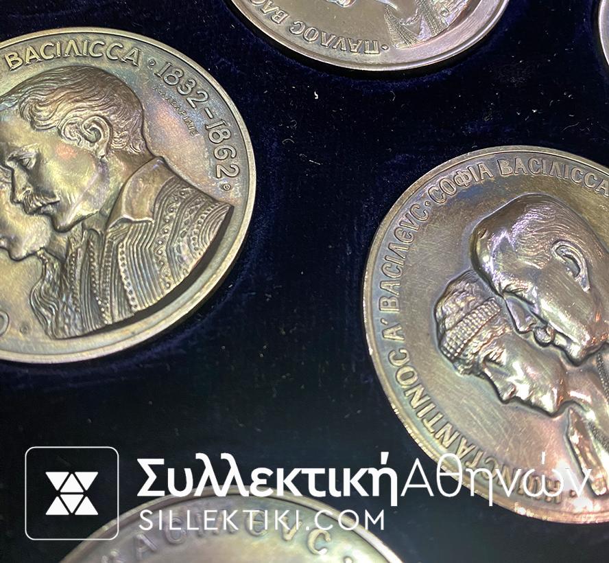 ΟΙ ΒΑΣΙΛΕΙΣ ΤΗΣ ΝΕΩΤΕΡΑΣ ΕΛΛΑΔΟΣ Πολυτελής ξύλινη κασετίνα με 7 ασημένια μετάλλια με το πιστοποιητικό της