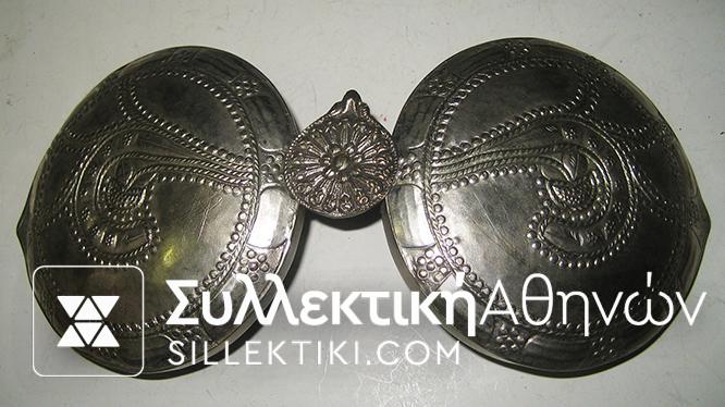 Ασημένια ανάγλυφη πόρπη