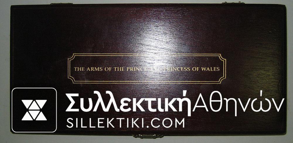 Κασετίνα με 12 ασημένια μετάλλια