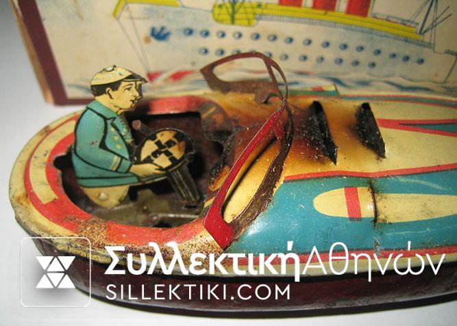 Μεταλικό παλιό καραβάκι