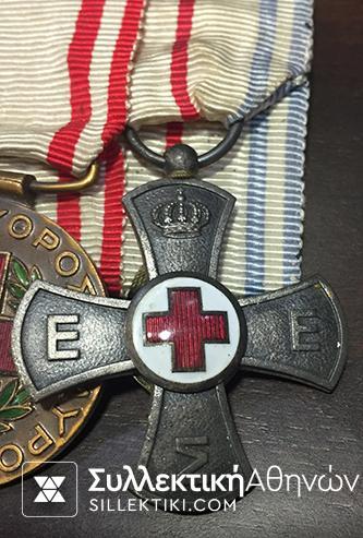 Εξαιρετικά σπάνια μπαρέτα μεταλλίων Ερυθρού Σταυρού μαζί με τα διακριτικά στολής