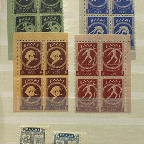 Συλλογή με σπάνιες σειρές (από το 1913 ) π.χ. Τοπία (Α + Β) - Δημοκρατία- Όλες τις καλές Αεροπορικές κλπ Σε άριστη κατάσταση, σχεδόν όλες με σαρνιέρα.