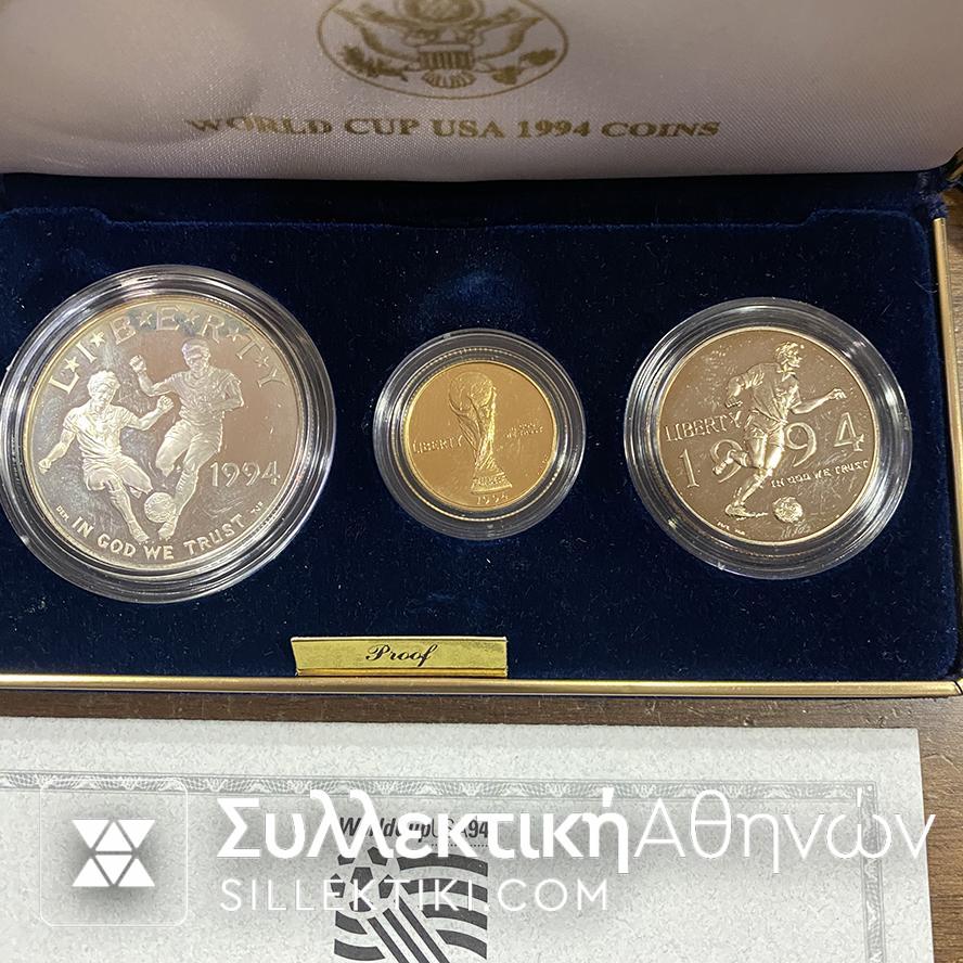 Αμερική κασετίνα νομισμάτων για το παγκόσμιο κύπελλο ποδοσφαίρου του 1994.
Περιλαμβάνει ένα χρυσό 5 Δολαρίων , ένα ασημένιο 1 Δολαρίου και ένα χαλκονικελινο του 1/2 Δολαρίου