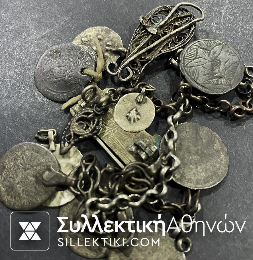 Lot Με διάφορα τμήματα παραδοσιακών Κοσμημάτων
