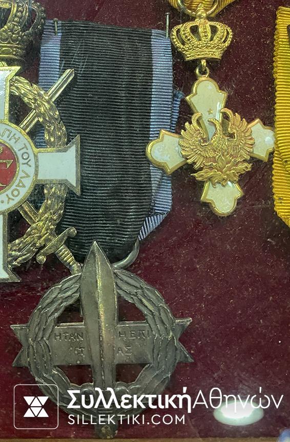 Κάδρο με 9 Ελληνικά Παράσημα-Μετάλλια 1ου & 2ου Παγκοσμίου