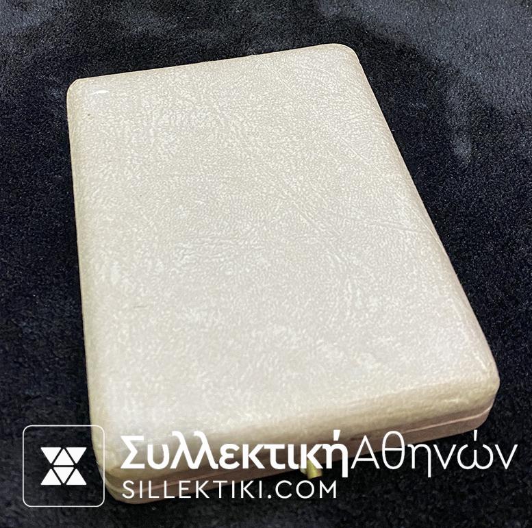 Χρυσός Σταυρός Εθνικού Ιδρύματος στο κουτί του