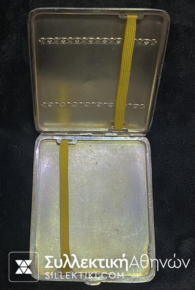 Snuffbox in excellent condition. Silver with enamels and designs.