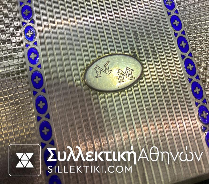 Snuffbox in excellent condition. Silver with enamels and designs.