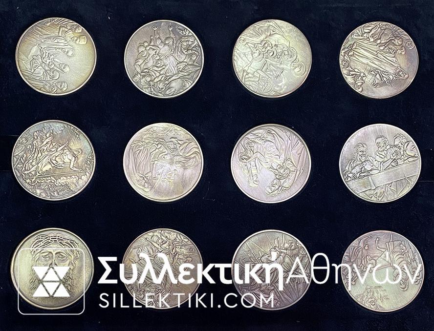 "THE LIFE OF CHRIST" Silver (24) medals of the Collector's Circle in their case with their certificate.