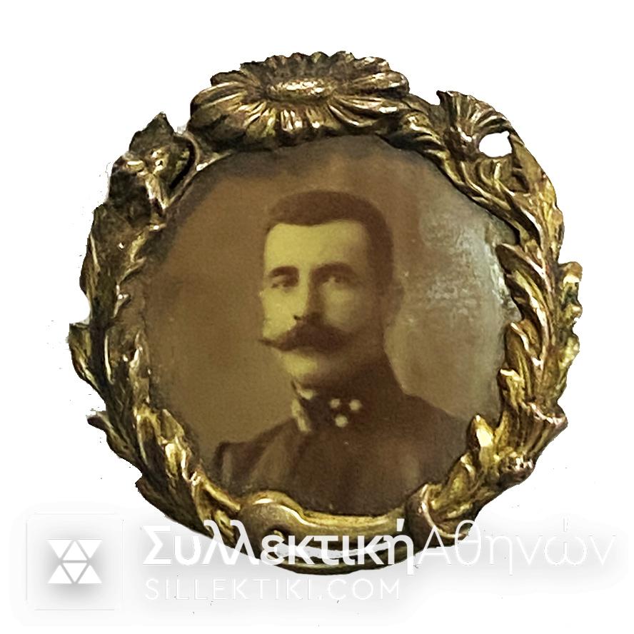 Χοντροχάρτονη Φωτογραφία και Καρφίτσα Αξιωματικού