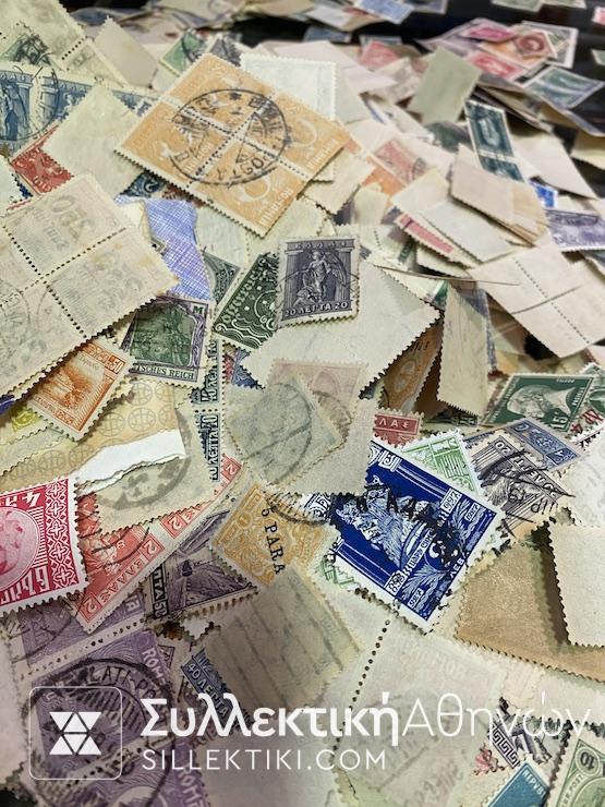 Λοτ με πολλές εκατοντάδες Ξένα γραμματόσημα